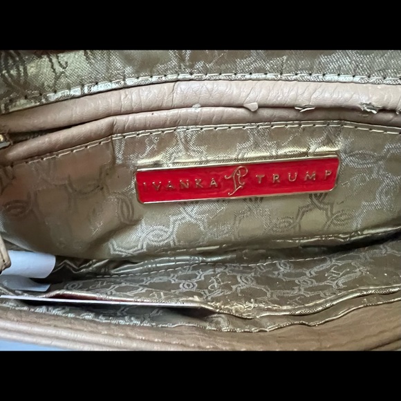 Ivan’s trump tan with red/blue with gold hardware - Picture 5 of 5